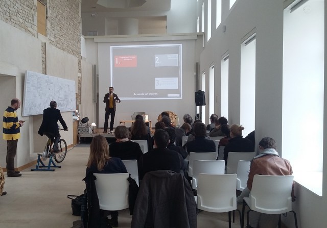 conférence à pedale